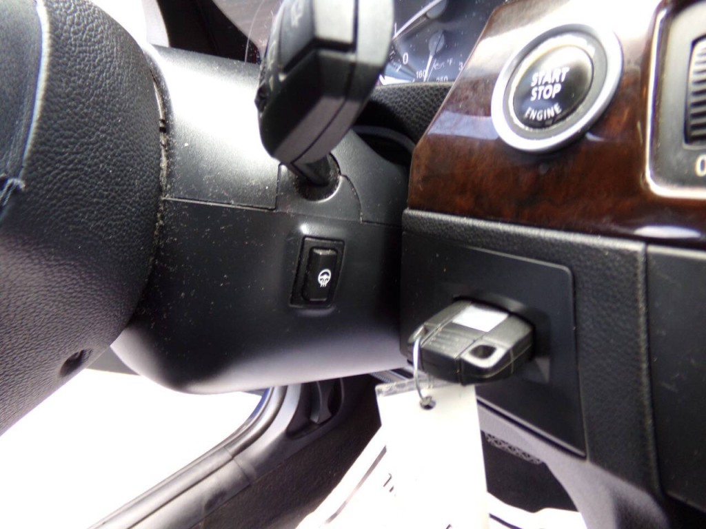 2011 BMW 3 Series Image 28