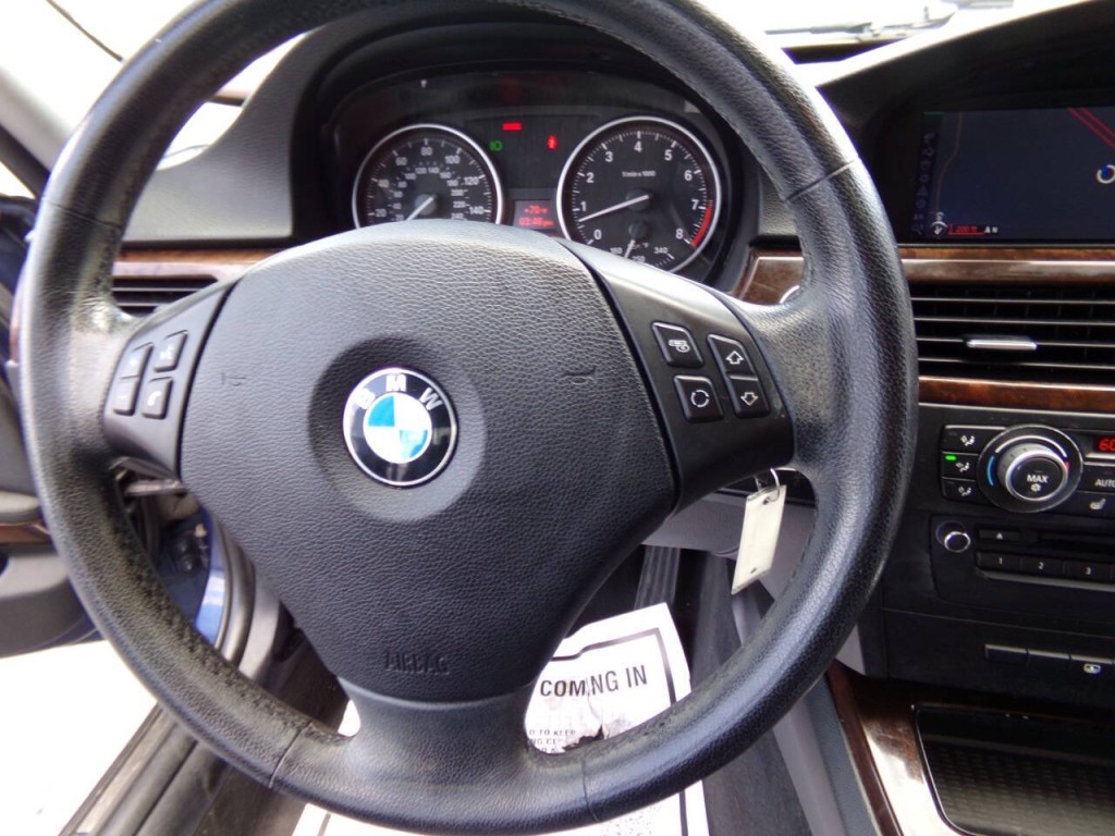 2011 BMW 3 Series Image 30
