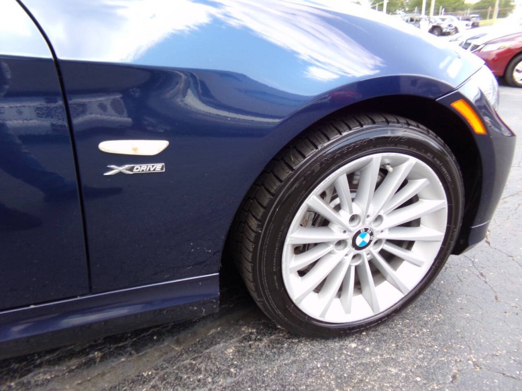 2011 BMW 3 Series Image 36