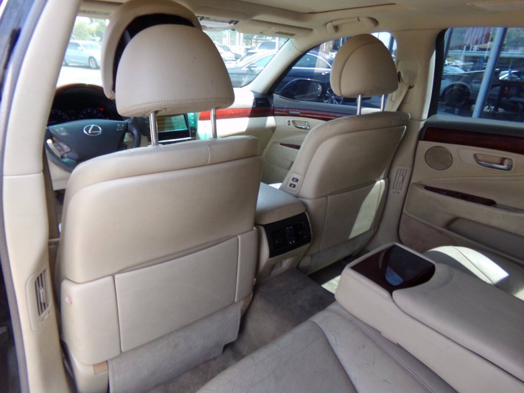 2010 Lexus LS 460 Image 11