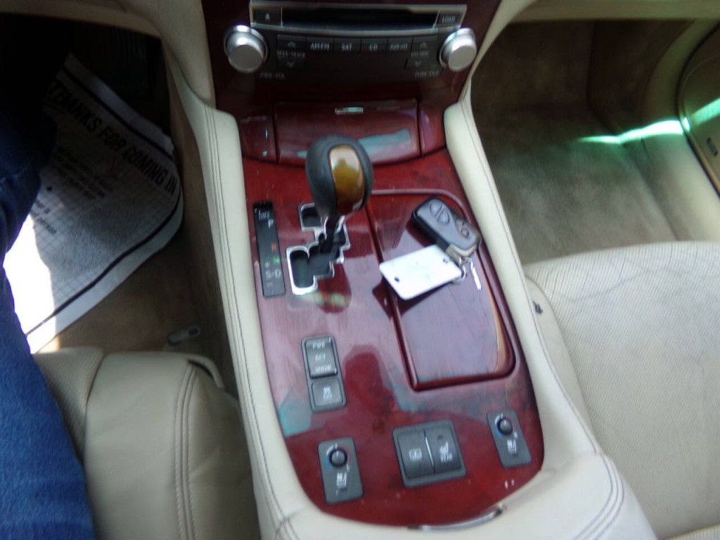 2010 Lexus LS 460 Image 16