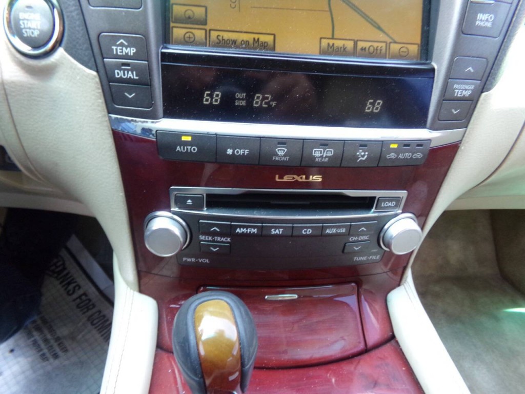 2010 Lexus LS 460 Image 21