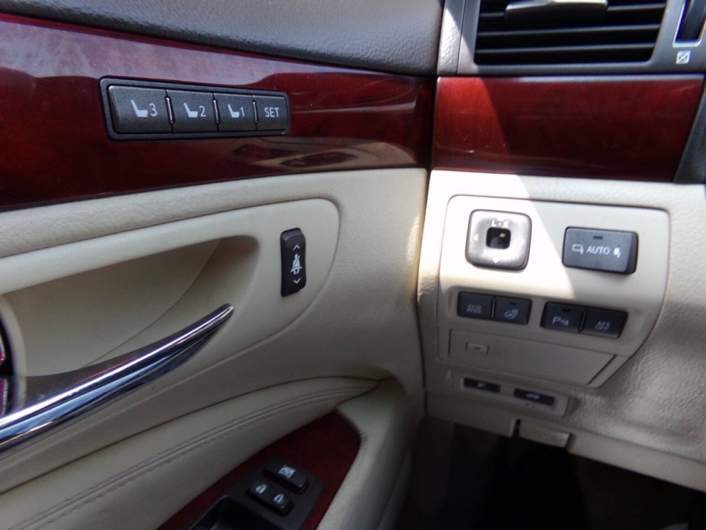 2010 Lexus LS 460 Image 27