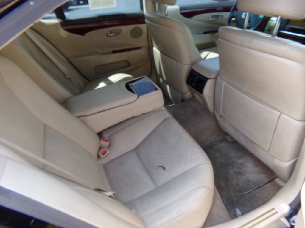 2010 Lexus LS 460 Image 32