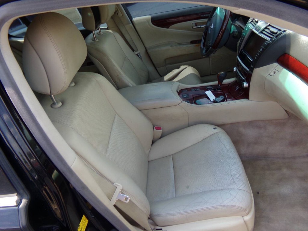 2010 Lexus LS 460 Image 36