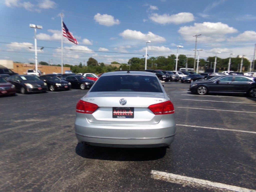 2013 Volkswagen Passat Image 7