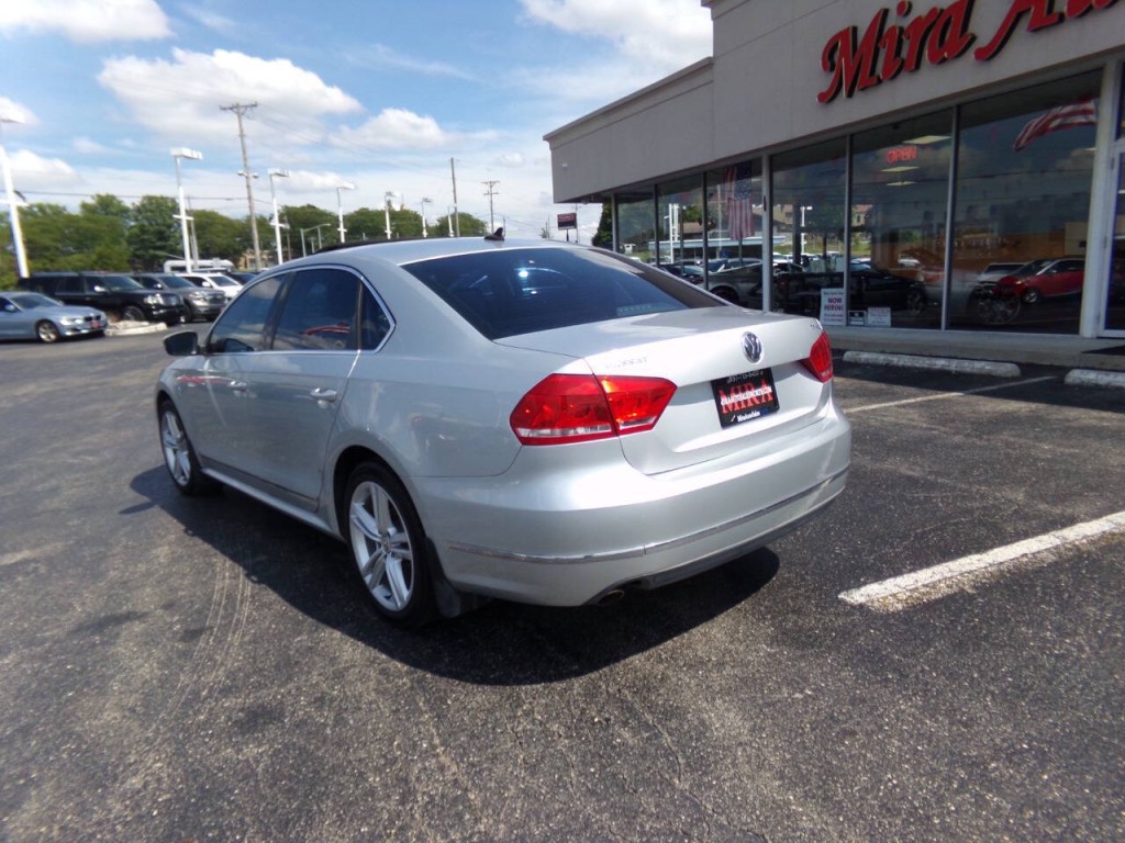 2013 Volkswagen Passat Image 8