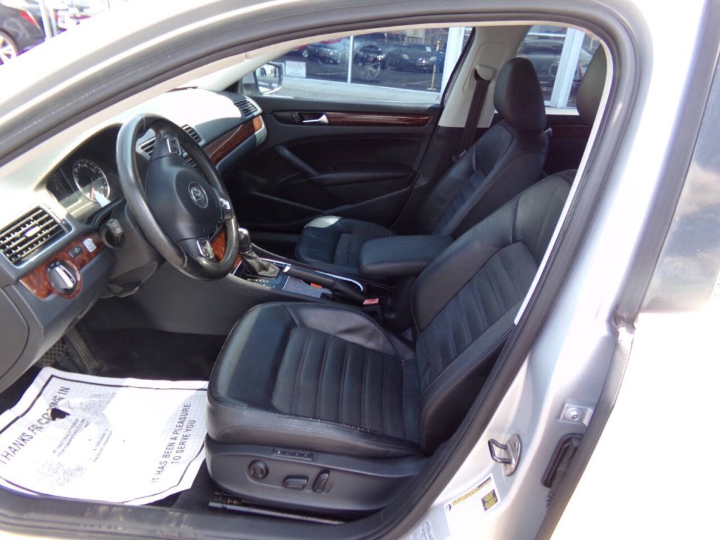 2013 Volkswagen Passat Image 10