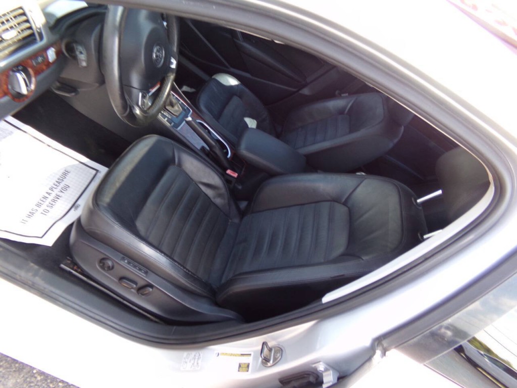 2013 Volkswagen Passat Image 11