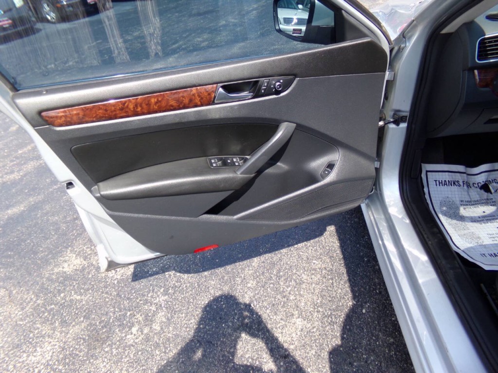 2013 Volkswagen Passat Image 12