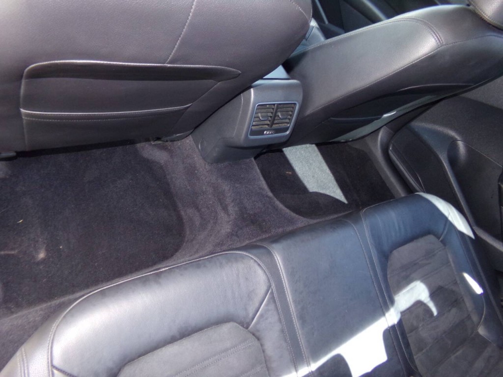 2013 Volkswagen Passat Image 15