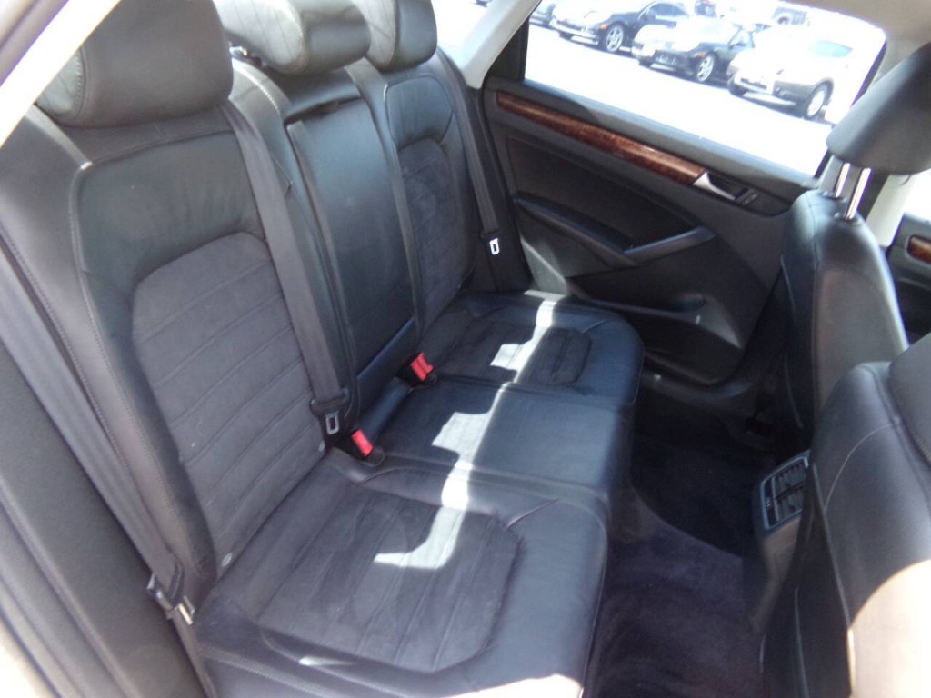 2013 Volkswagen Passat Image 23