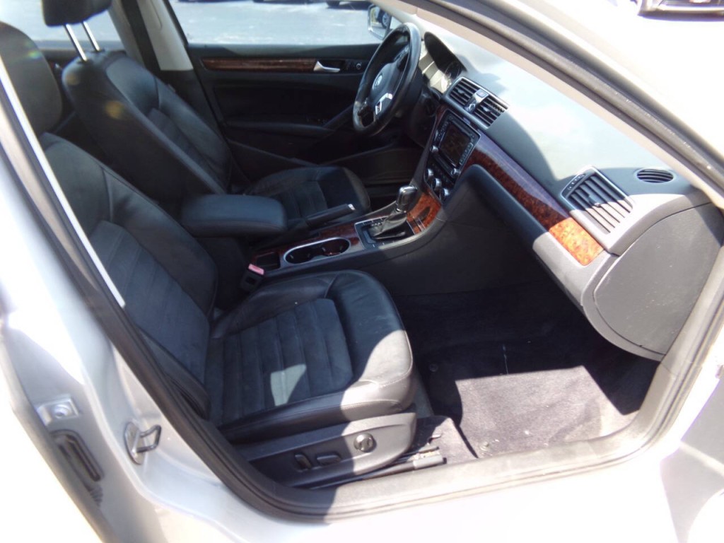 2013 Volkswagen Passat Image 27