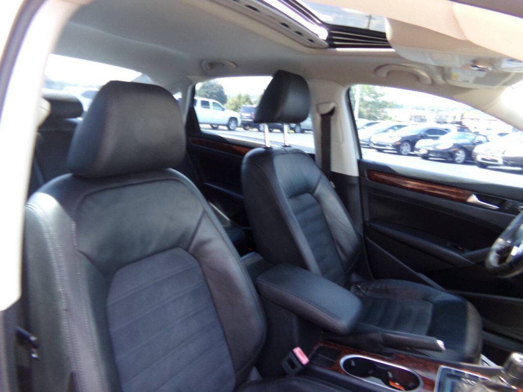 2013 Volkswagen Passat Image 29