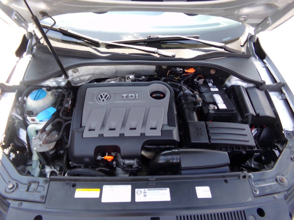2013 Volkswagen Passat Image 31