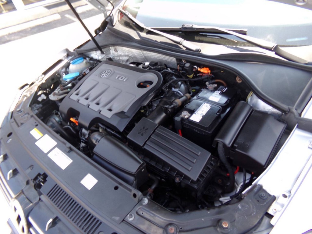 2013 Volkswagen Passat Image 33