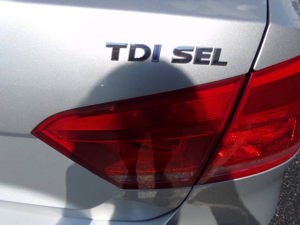 2013 Volkswagen Passat Image 41