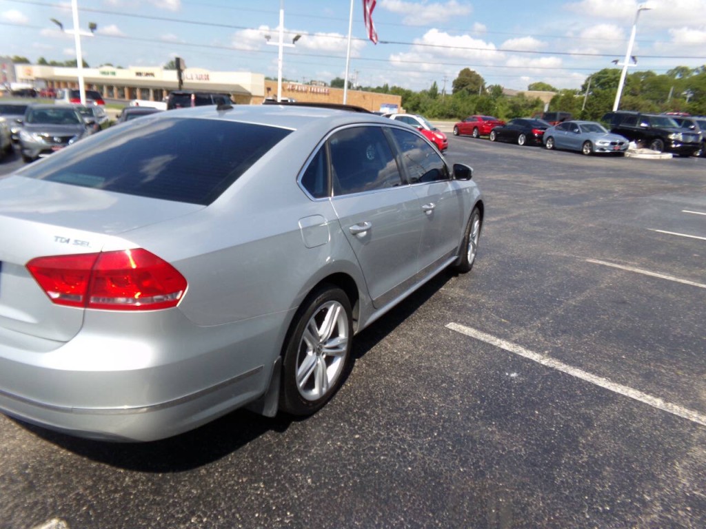 2013 Volkswagen Passat Image 42