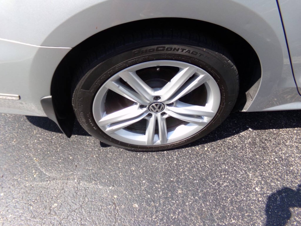 2013 Volkswagen Passat Image 43