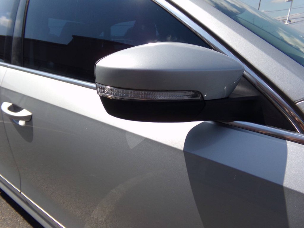 2013 Volkswagen Passat Image 45
