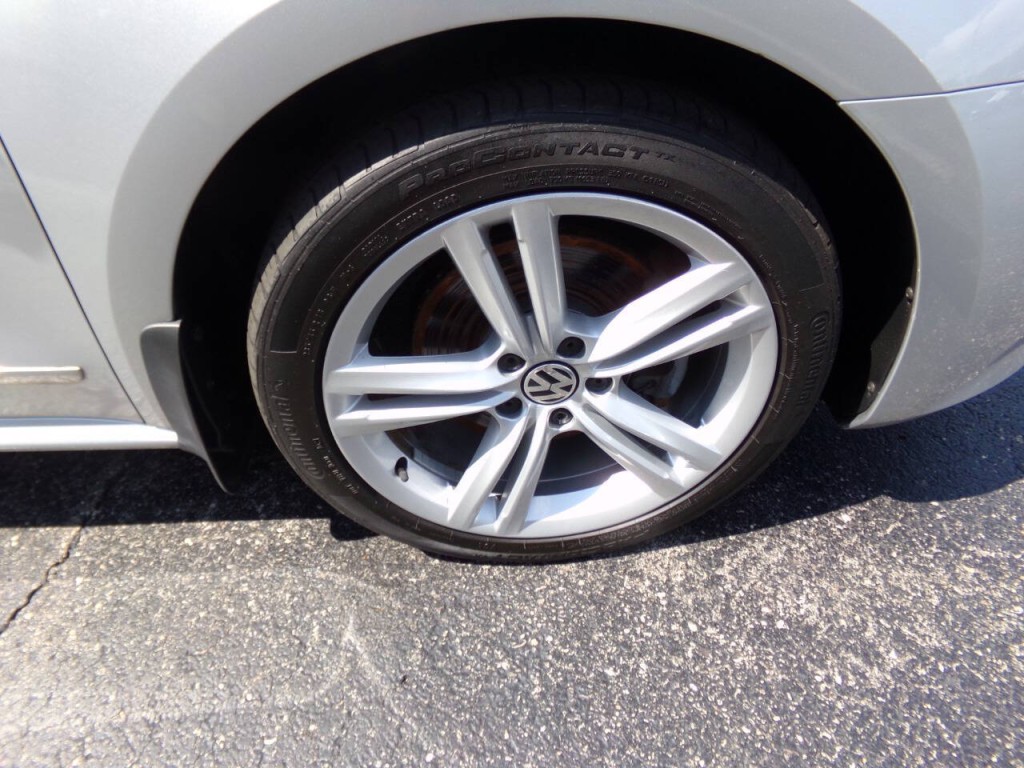 2013 Volkswagen Passat Image 46