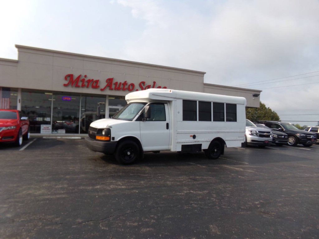 2012 Chevrolet Express Image 2