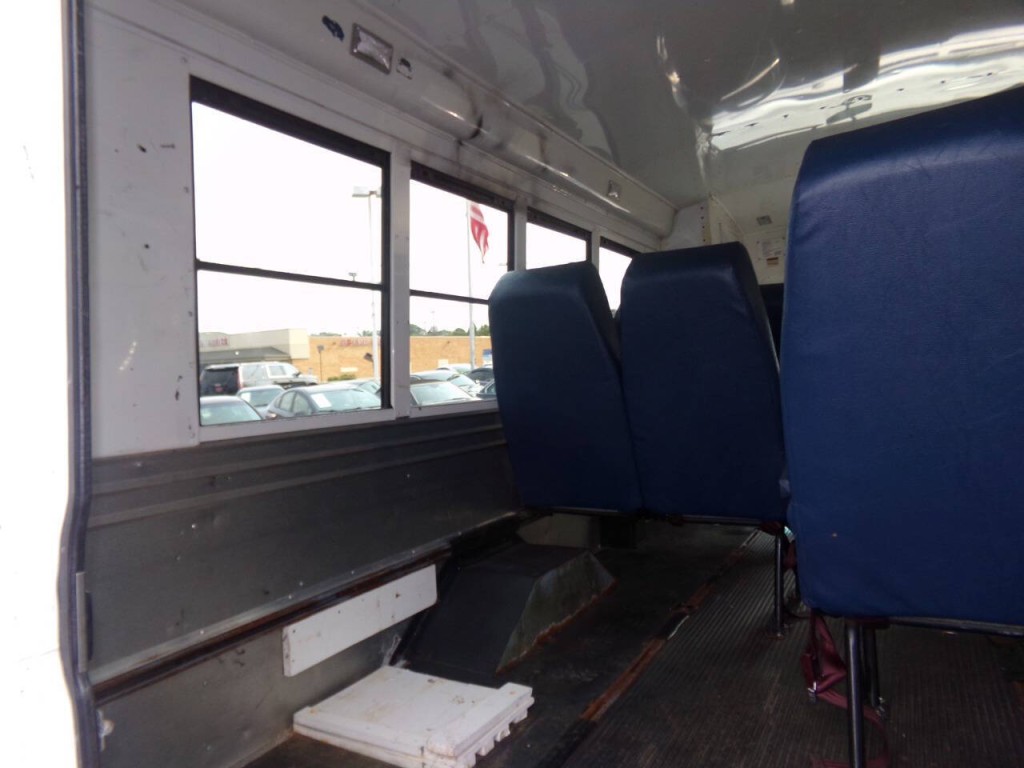 2012 Chevrolet Express Image 11