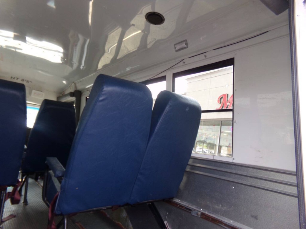 2012 Chevrolet Express Image 12