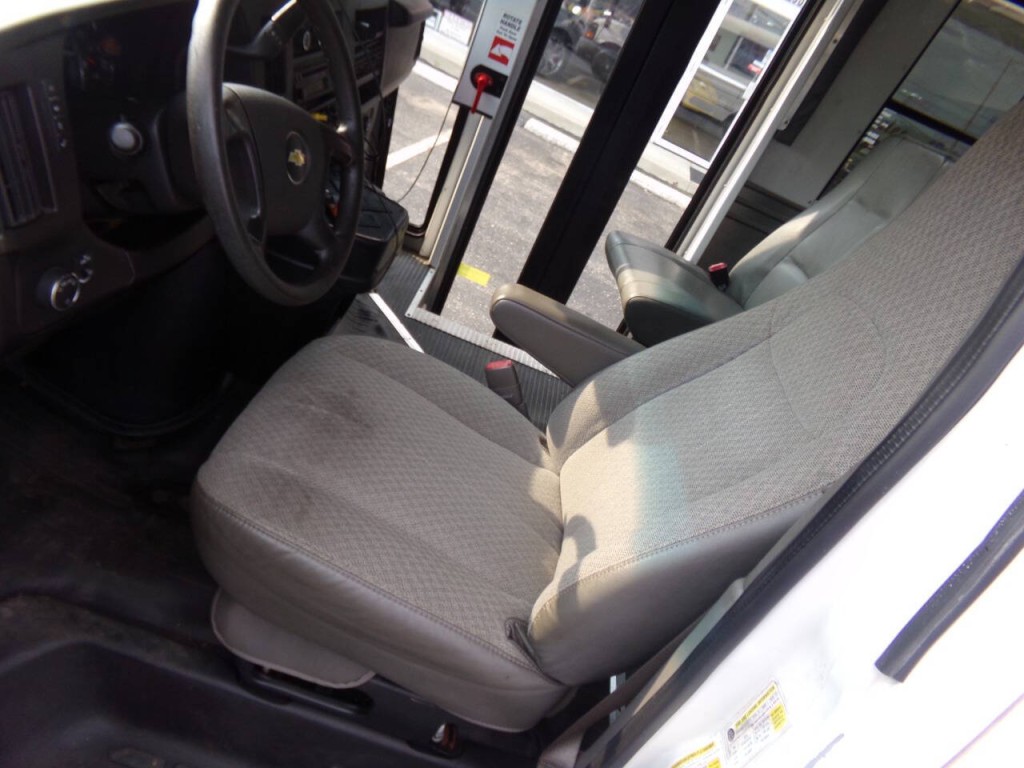 2012 Chevrolet Express Image 16