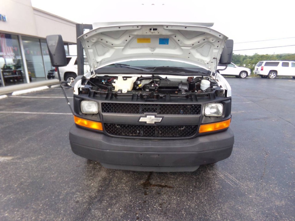 2012 Chevrolet Express Image 20
