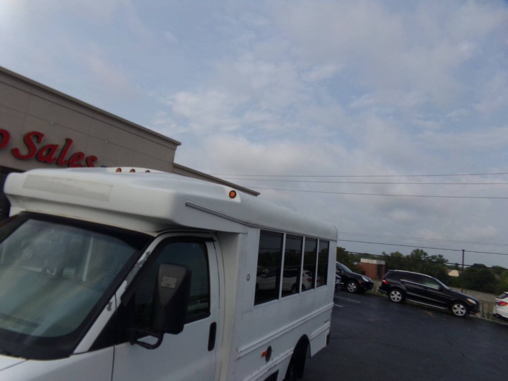 2012 Chevrolet Express Image 23