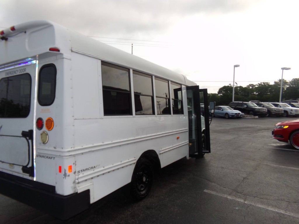 2012 Chevrolet Express Image 27