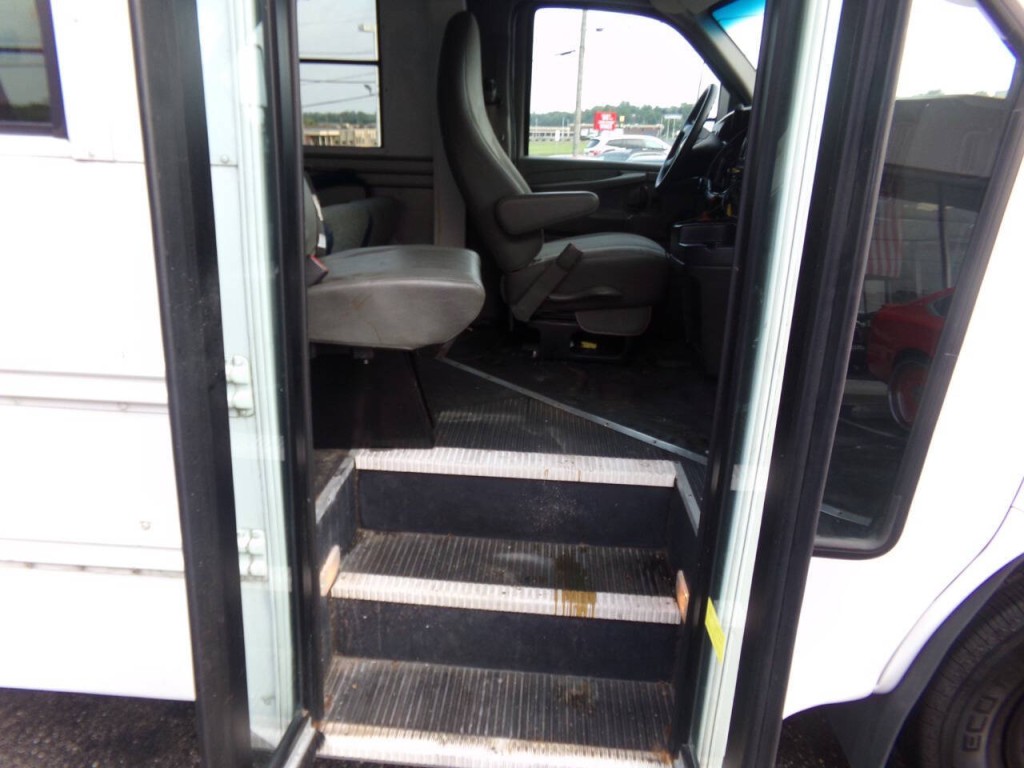 2012 Chevrolet Express Image 29