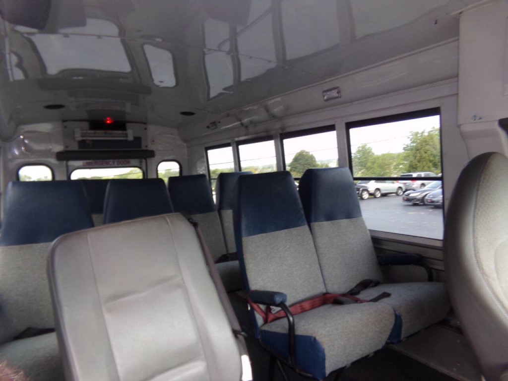 2012 Chevrolet Express Image 30