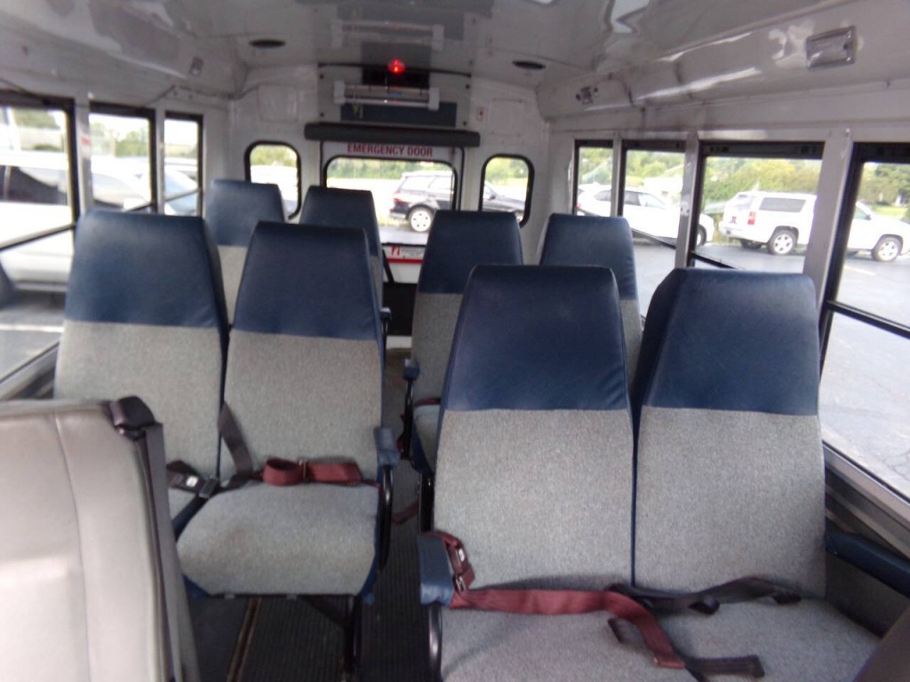 2012 Chevrolet Express Image 31