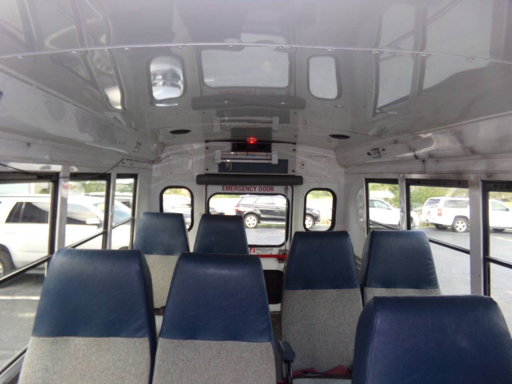 2012 Chevrolet Express Image 32
