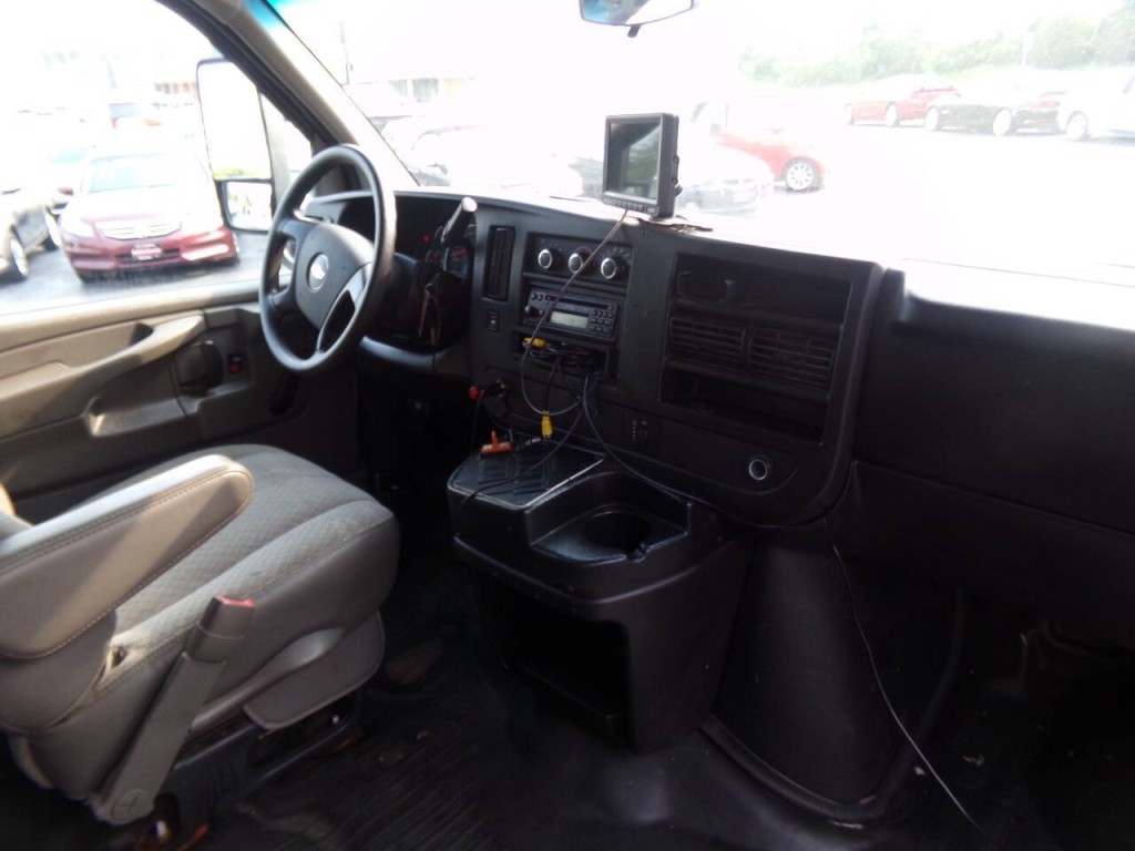 2012 Chevrolet Express Image 33
