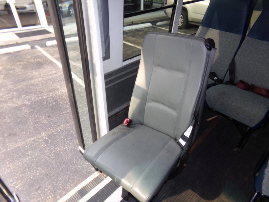 2012 Chevrolet Express Image 41