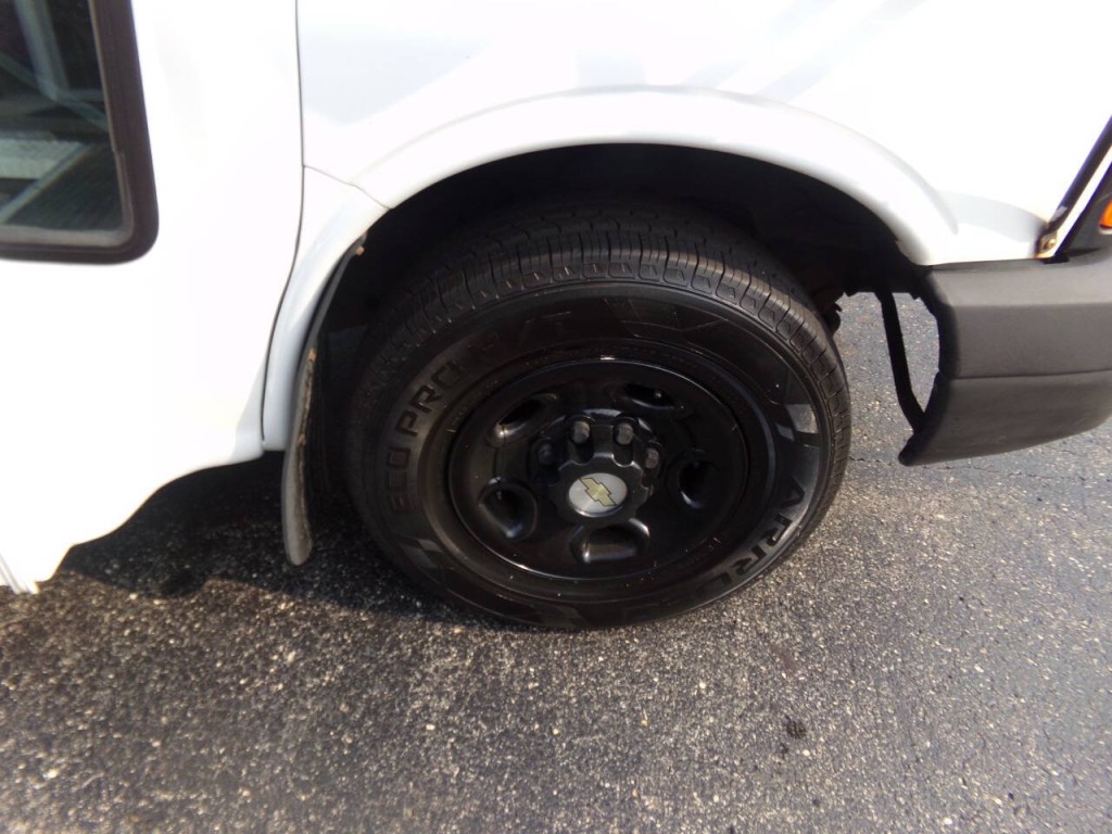 2012 Chevrolet Express Image 43