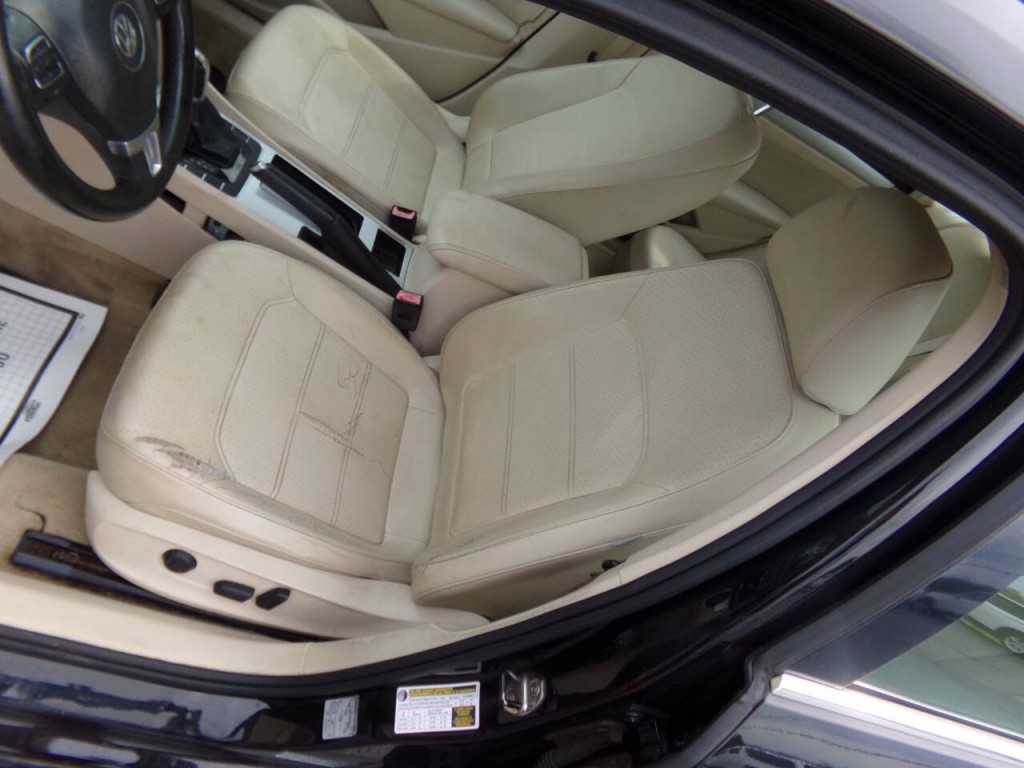 2012 Volkswagen Passat Image 11