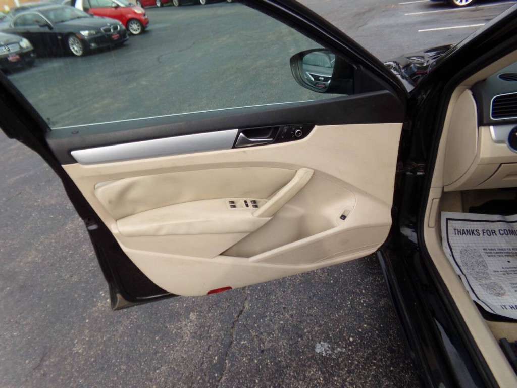 2012 Volkswagen Passat Image 12