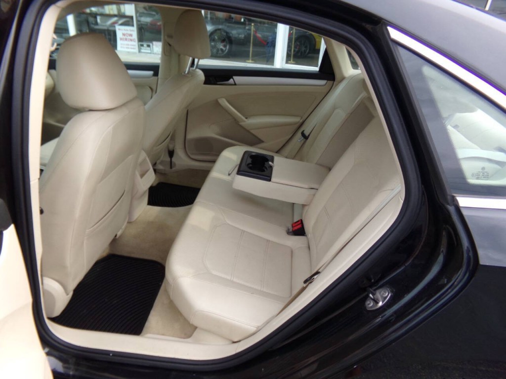 2012 Volkswagen Passat Image 13