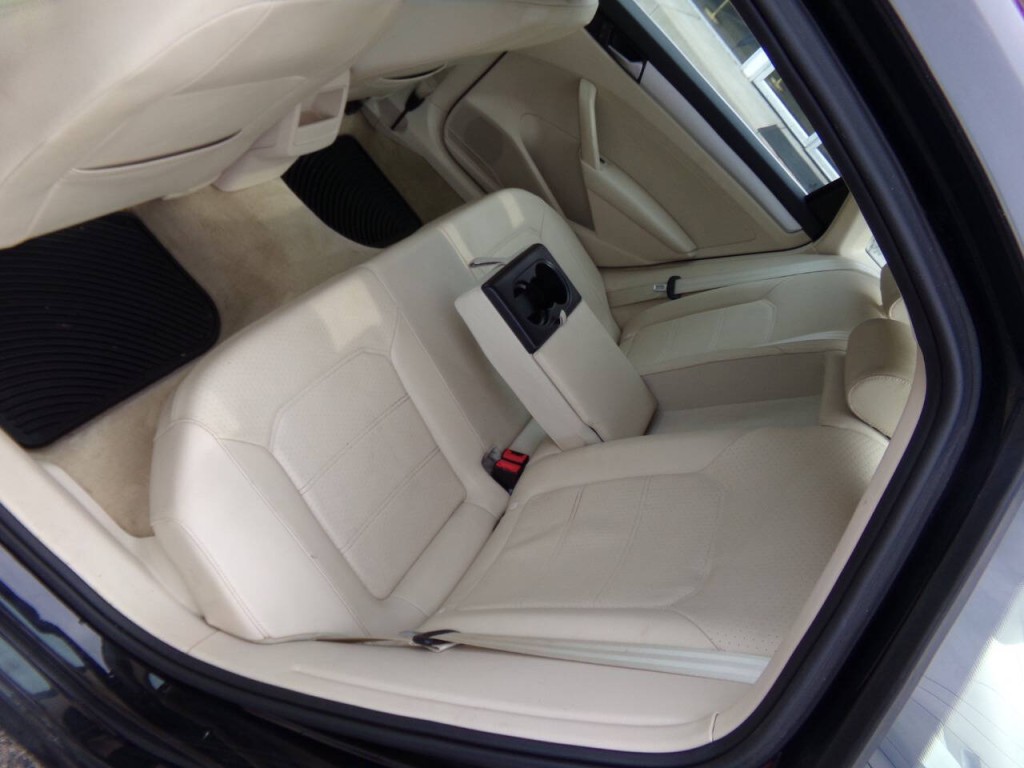 2012 Volkswagen Passat Image 14