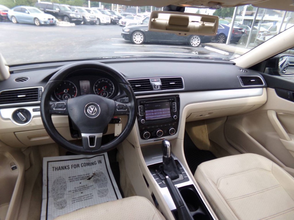 2012 Volkswagen Passat Image 17