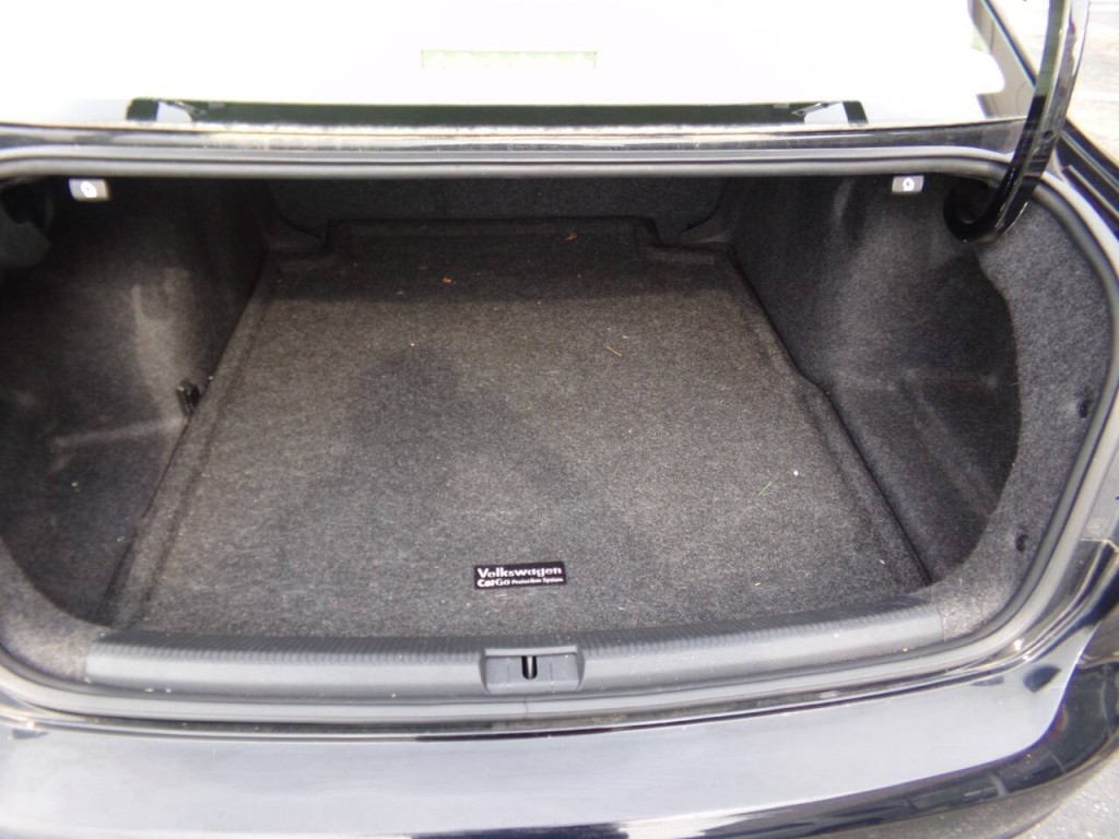 2012 Volkswagen Passat Image 19