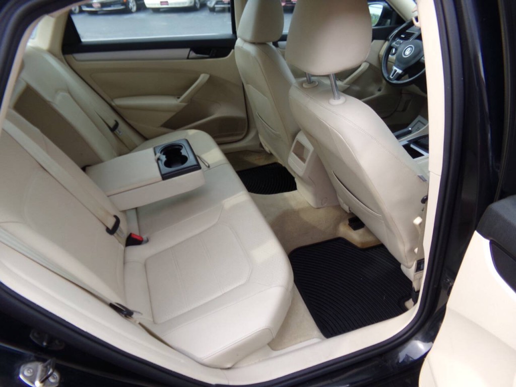 2012 Volkswagen Passat Image 21