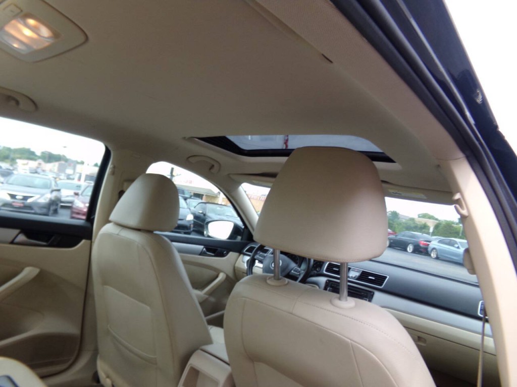2012 Volkswagen Passat Image 23