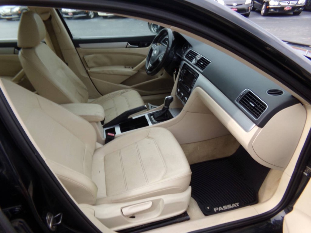2012 Volkswagen Passat Image 26