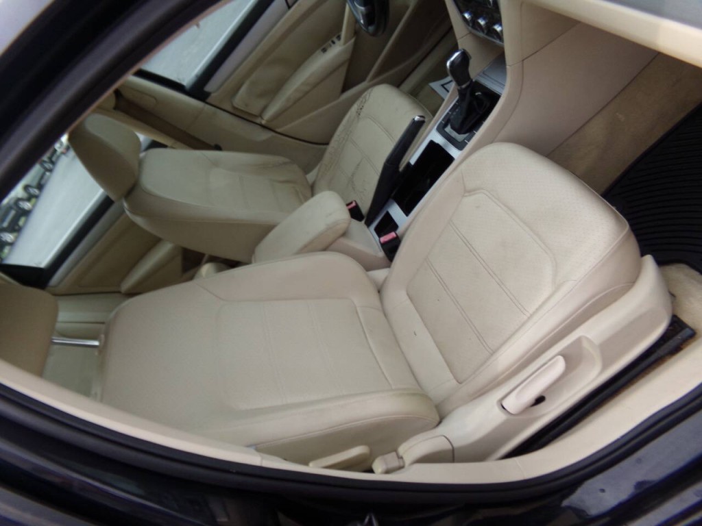 2012 Volkswagen Passat Image 27