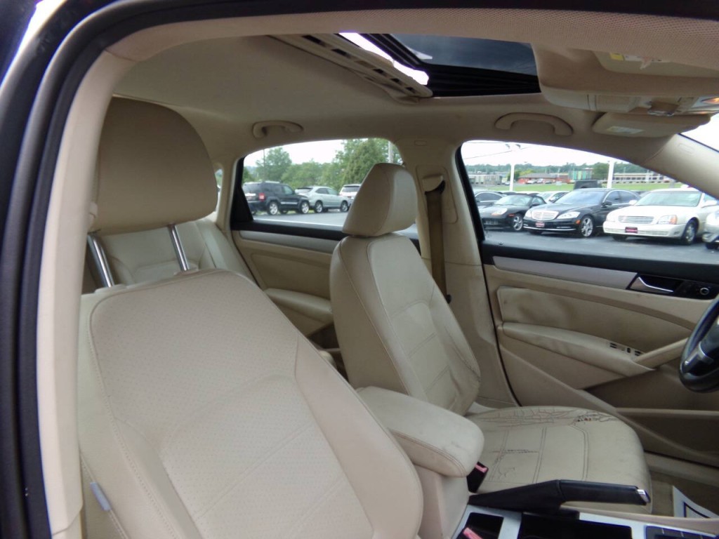 2012 Volkswagen Passat Image 28